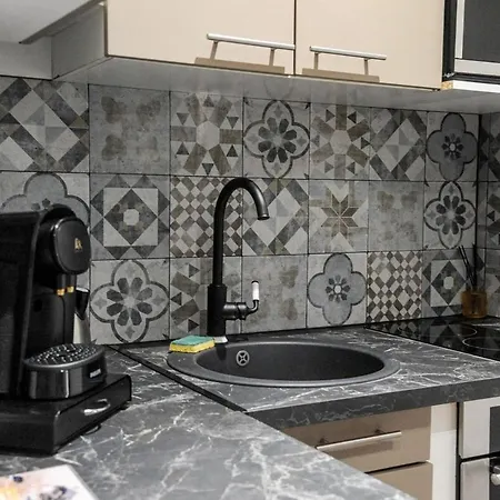 Maisonette Les Pieds Dans L'eau * Pietrosella