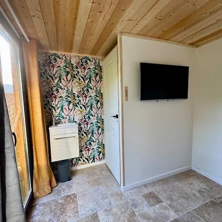 Maisonette Les Pieds Dans L'eau * Pietrosella